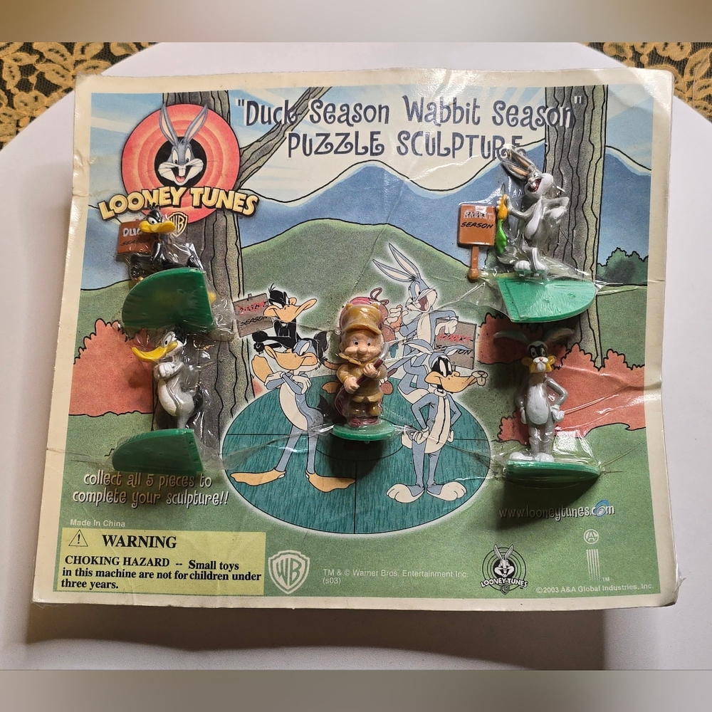 Vending Machine Display Looney Tunes Duck Season Wabbit Season Puzzle Sculpture